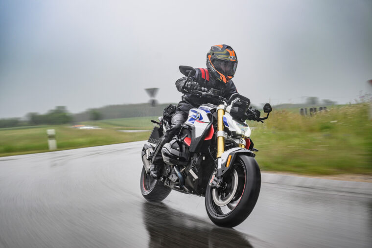BMW-R-1300-r-2025-prueba-opinion-lluvia-20
