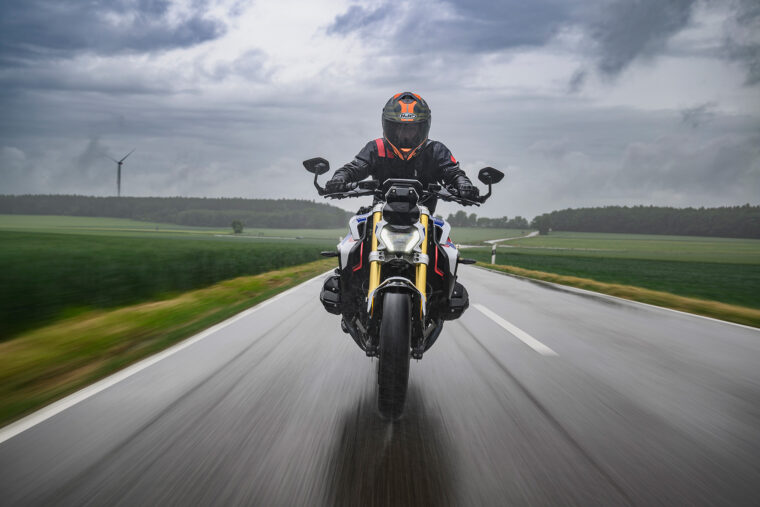 BMW-R-1300-r-2025-prueba-opinion-lluvia-23
