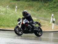 Prueba BMW R 1300 R 2025, de roadster a dragster 13 BMW R 1300 r 2025 prueba opinion lluvia 3