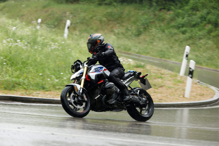 BMW-R-1300-r-2025-prueba-opinion-lluvia-3