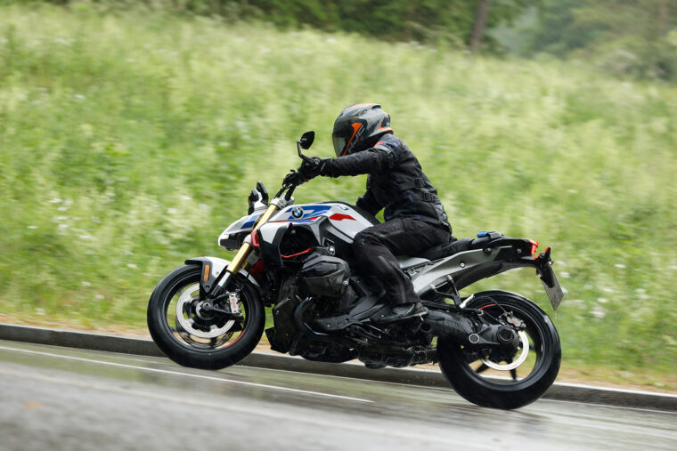 BMW-R-1300-r-2025-prueba-opinion-lluvia-6