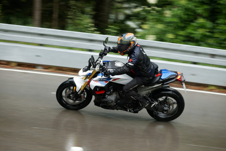 BMW-R-1300-r-2025-prueba-opinion-lluvia-7