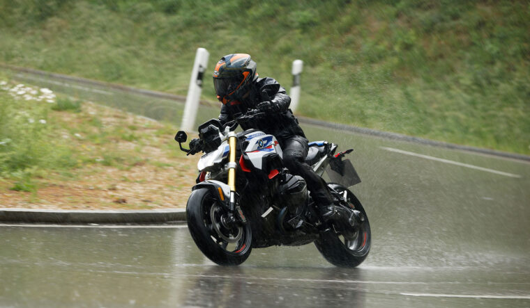 BMW-R-1300-r-2025-prueba-opinion-lluvia