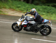Prueba BMW R 1300 R 2025, de roadster a dragster 18 BMW R 1300 r 2025 prueba opinion lluvia 8