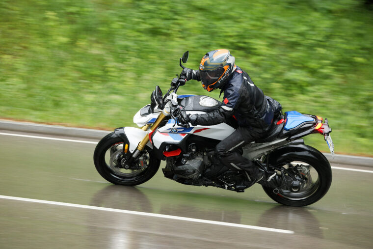 BMW-R-1300-r-2025-prueba-opinion-lluvia-9