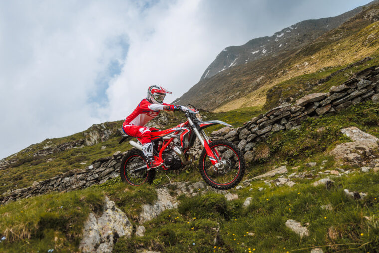 Beta-Xtrainer-250-300-2026-accion1