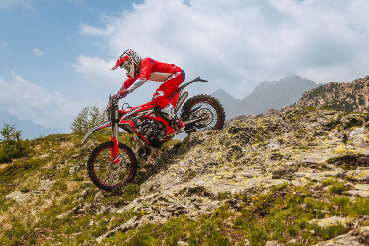 Beta-Xtrainer-250-300-2026-accion3