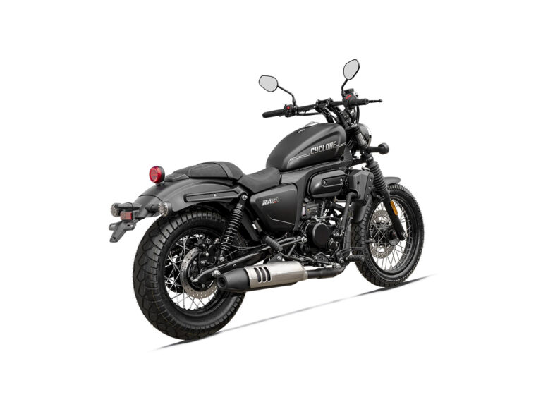 Cyclone-RA125-Plus-2025-estudio-negro9