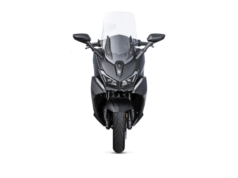 Cyclone-RT3S-300-2025-estudio-negro5