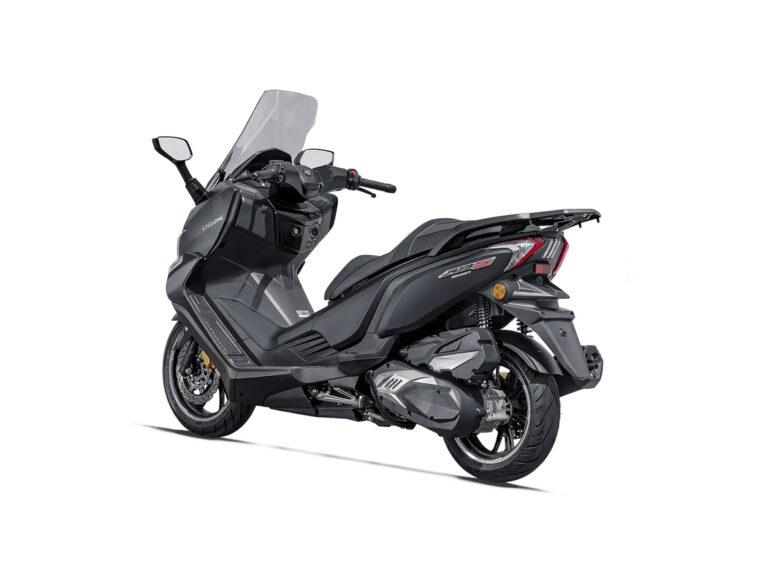 Cyclone-RT3S-300-2025-estudio-negro8