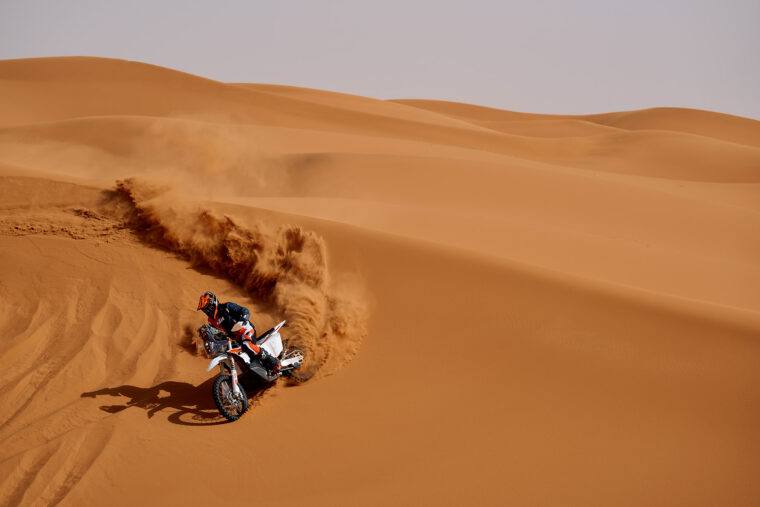 KTM-450-Rally-Replica-2026-accion18