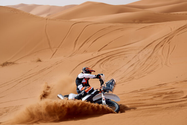 KTM-450-Rally-Replica-2026-accion2