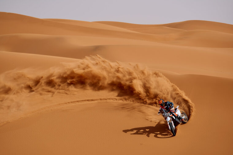 KTM-450-Rally-Replica-2026-accion3