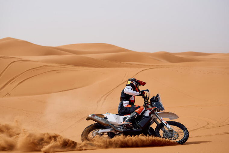 KTM-450-Rally-Replica-2026-accion30