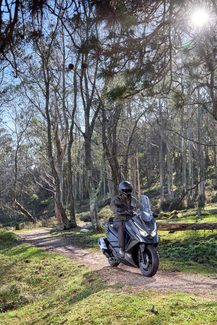 KYMCO-DTX-350-2025-accion1