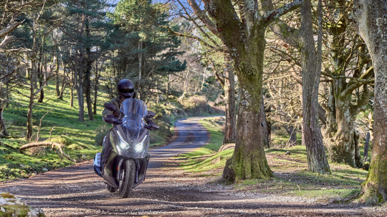 KYMCO-DTX-350-2025-accion5