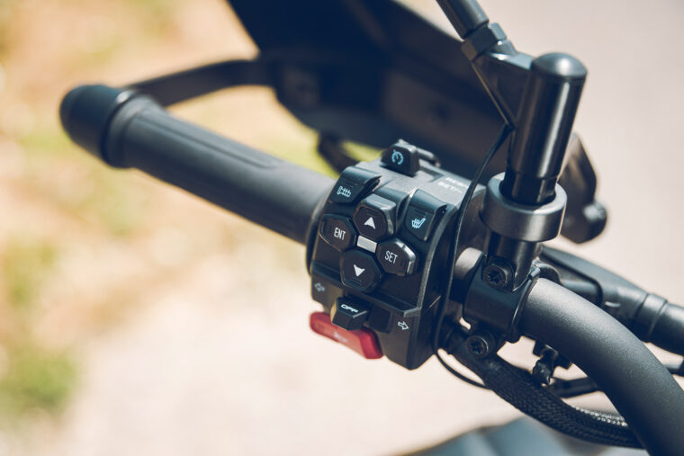 QJ-SRT-900S-2025-detalles5