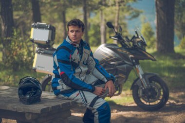 QJ SRT 900S 2025 estaticas5