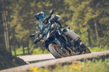 QJ SRT 900SX 2025 accion6