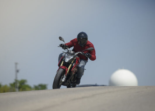 Prueba Cyclone Battlo 125 2025: naked para todo