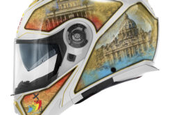 GIVI regala al Papa un casco único por el Jubileo 2025 5 GIVI X27 PAPA LEFT SIDE