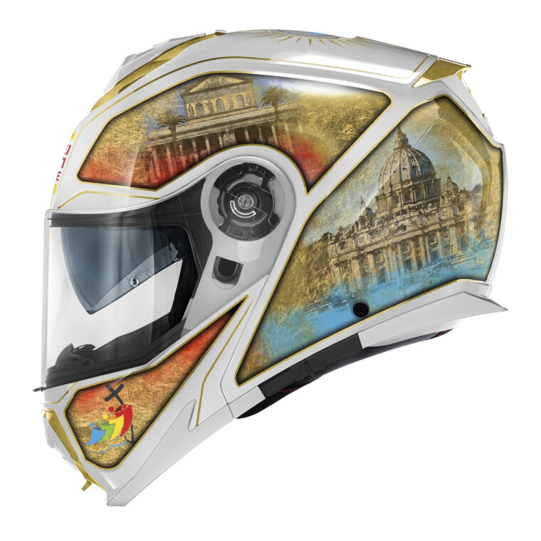 GIVI regala al Papa un casco único por el Jubileo 2025 4 GIVI X27 PAPA LEFT SIDE