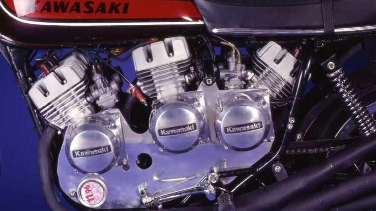 Kawasaki-Triple-Triple-Simon-Whitelock-02