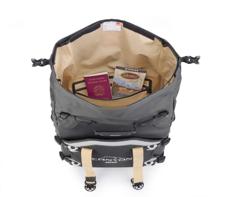 GIVI Canyon. Nuevas maletas blandas de moto para aventuras on y off-road 5 bolsas GIVI GRT709B 3