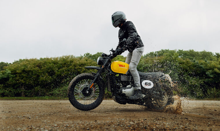BSA-Scrambler-650-2025-accion3