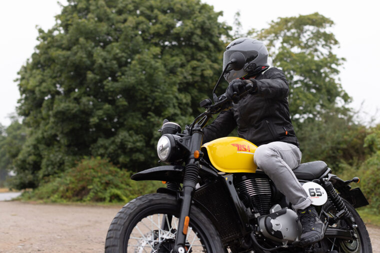 BSA-Scrambler-650-2025-accion8