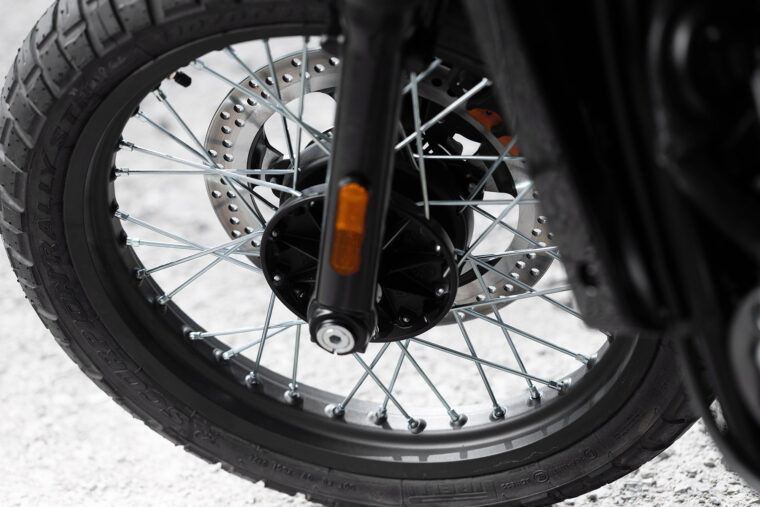 BSA-Scrambler-650-2025-detalles3