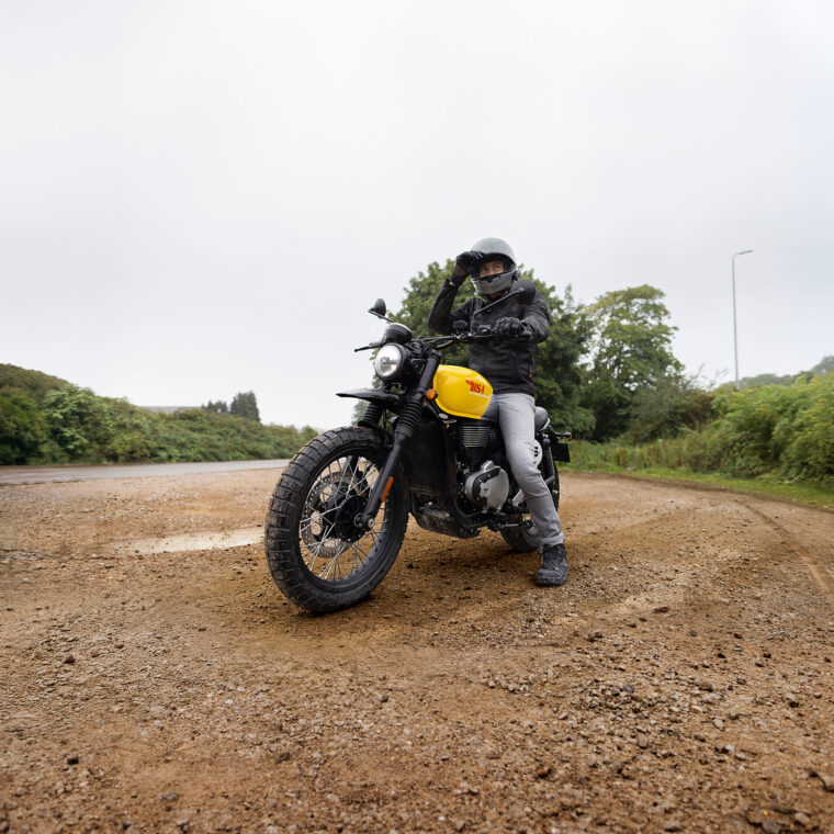 BSA-Scrambler-650-2025-estaticas4