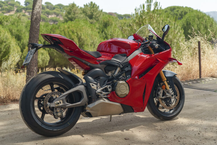 Ducati-Panigale-V4-S-2025-precio-detalles-13