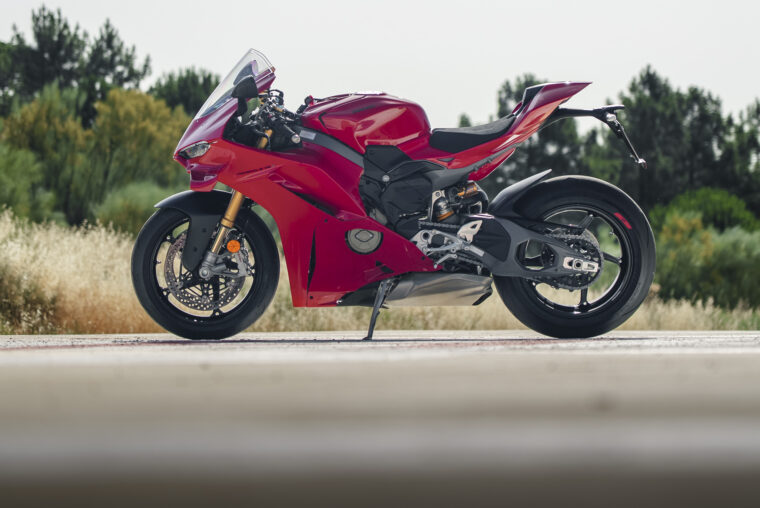 Ducati-Panigale-V4-S-2025-precio-detalles-2