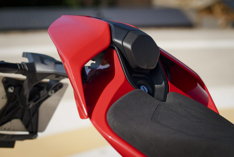 Ducati-Panigale-V4-S-2025-precio-detalles-8