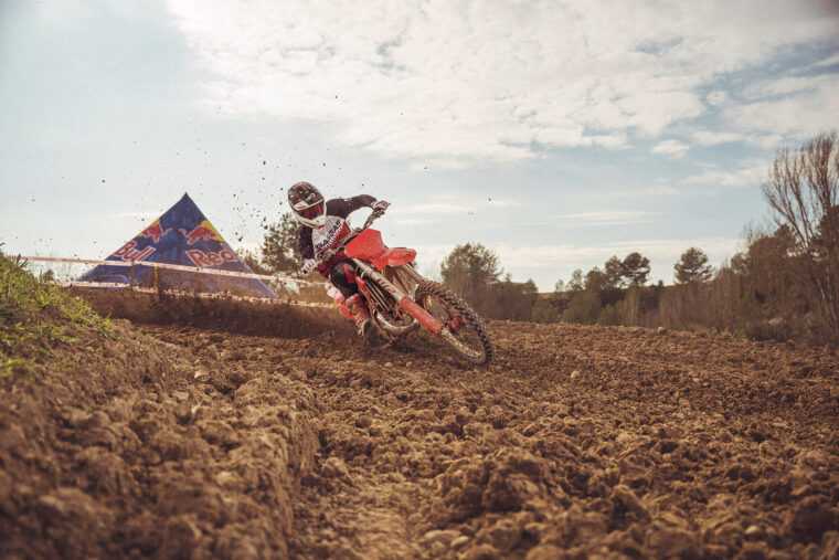 GASGAS-MC-125-2026-accion1