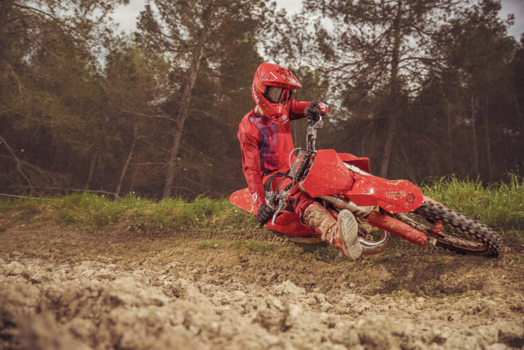 GASGAS-MC-125-2026-accion2