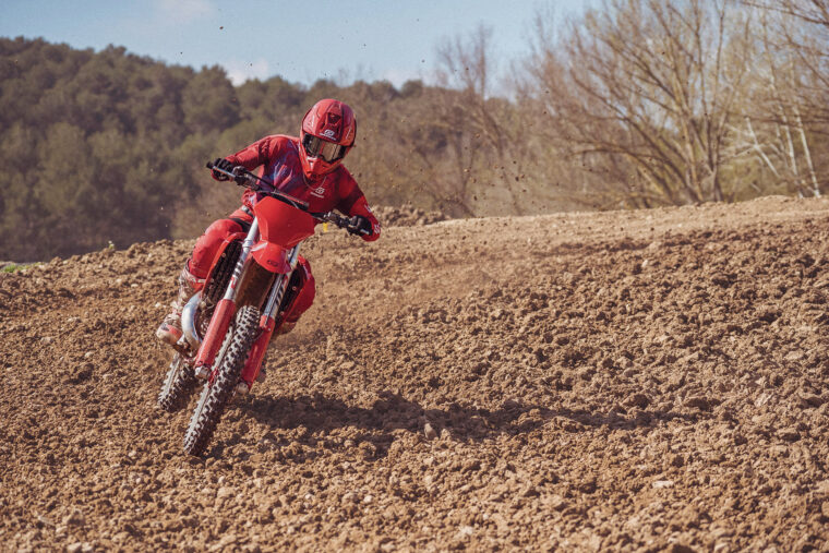 GASGAS-MC-125-2026-accion20