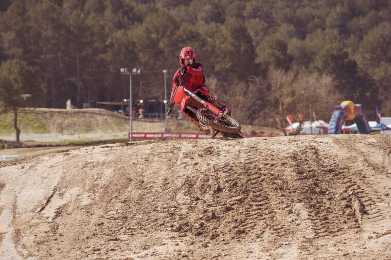 GASGAS-MC-125-2026-accion22