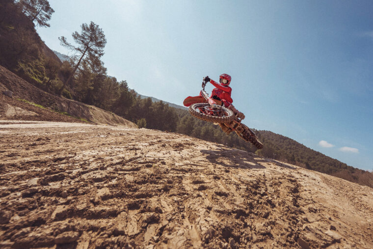 GASGAS-MC-125-2026-accion32