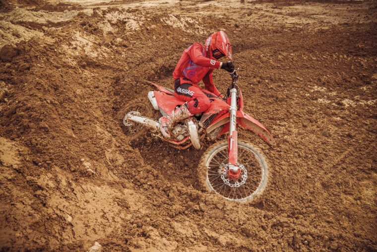 GASGAS-MC-125-2026-accion4