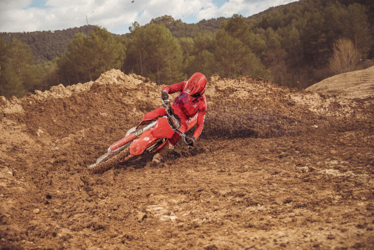 GASGAS-MC-125-2026-accion6