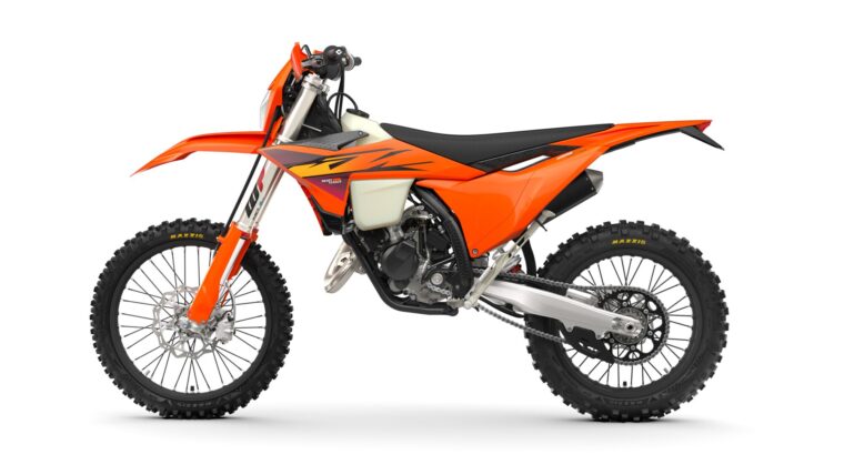 KTM-125-XC-W-2026-estudio2