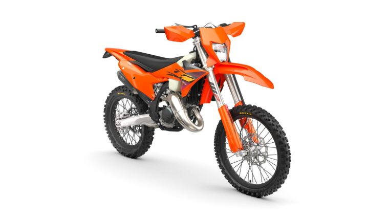 KTM-125-XC-W-2026-estudio3