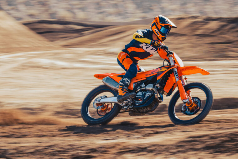 KTM-450-SX-F-2026-accion