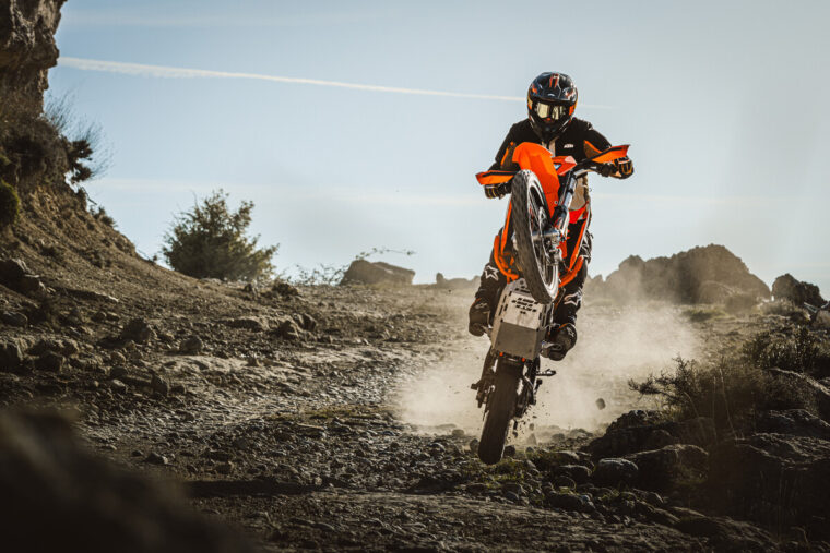 KTM-690-Enduro-R-2026-accion1
