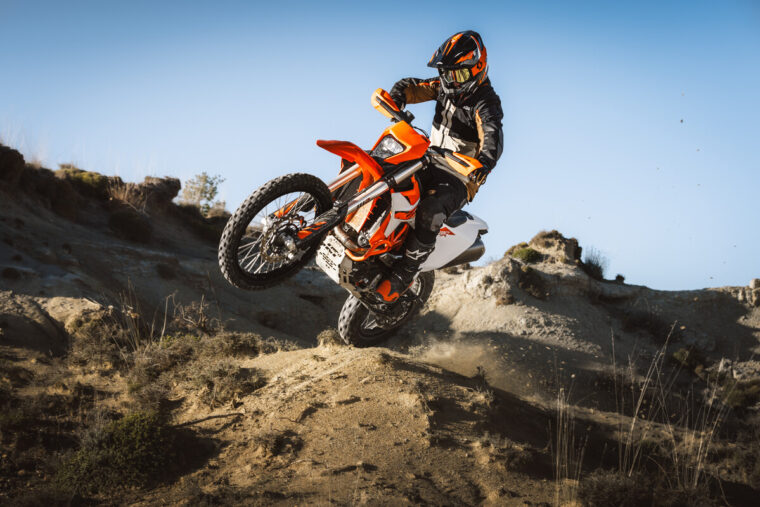KTM-690-Enduro-R-2026-accion24