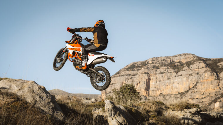 KTM-690-Enduro-R-2026-accion26