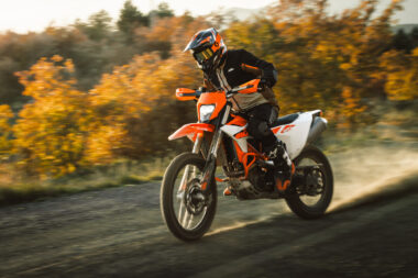 KTM 690 Enduro R 2026 accion43