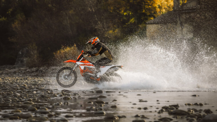 KTM-690-Enduro-R-2026-accion48